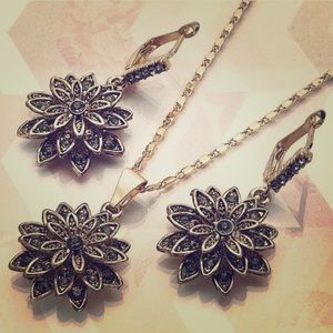Majestic Flower 💐 Earring and Pendant Set